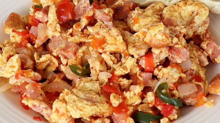 Huevos con salchicha